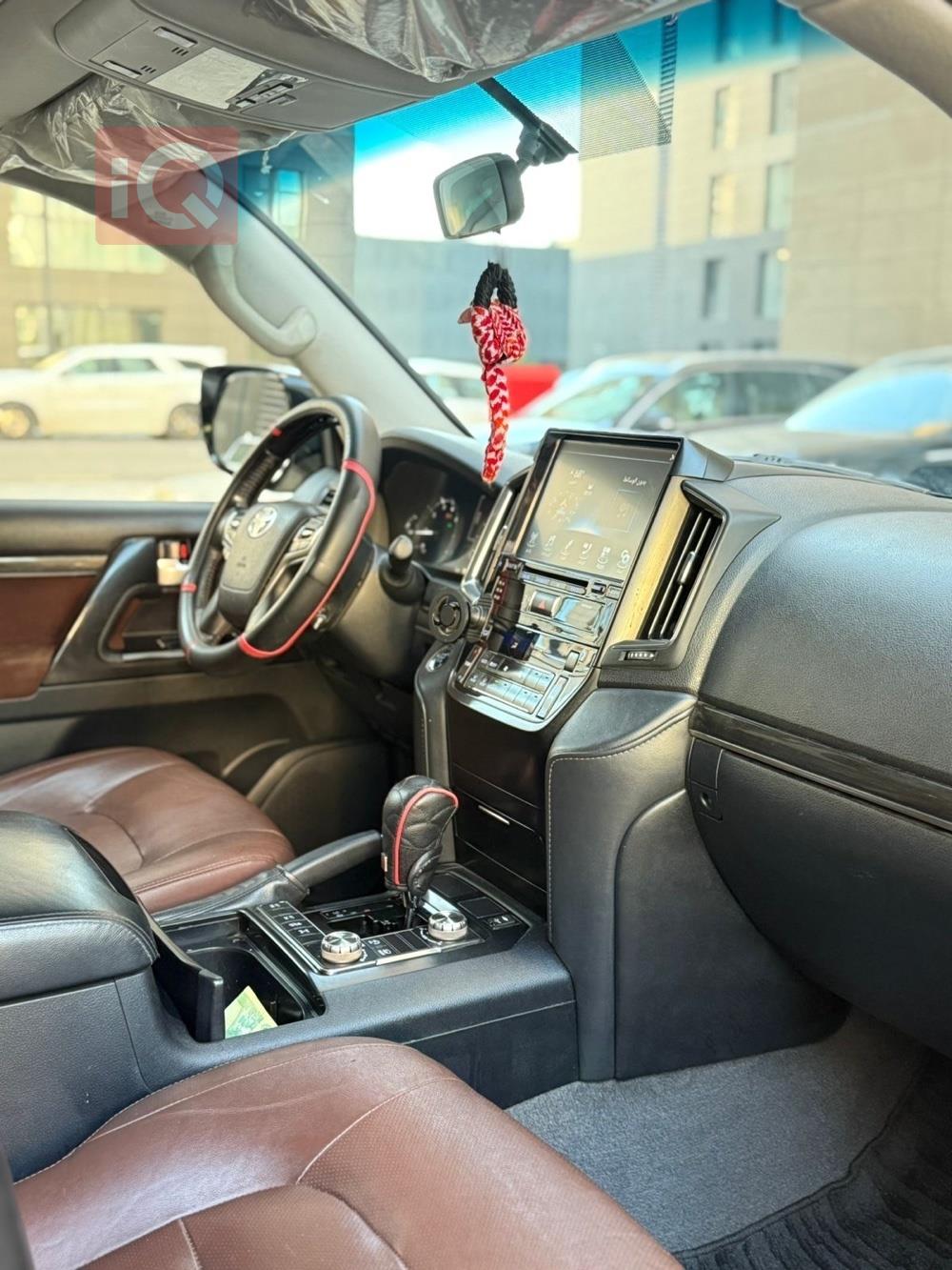 تۆیۆتا لاند کروزەر